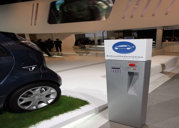 Peugeot iOn:
Peugeot iOn